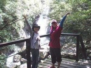 沖縄の自然体験・エコツアーで比地大滝トレッキングツアー