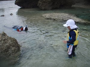 沖縄の家族旅行で海辺のピクニックツアー！！