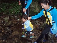沖縄の滝を目指す沢登りツアー（リバートレッキング）