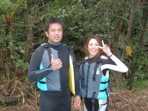 沖縄の滝を目指す沢登りツアー