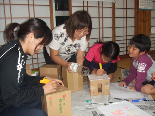 募金箱、作っています!