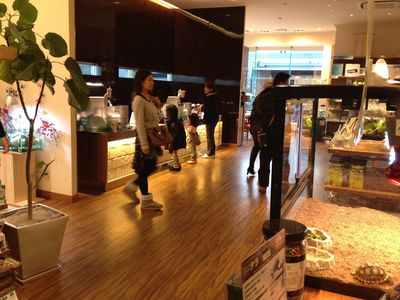 西日本最大級のアクア館「沖縄ビアンコ」に見たタイの実店舗の形