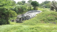 城址公園内の亀甲墓ズーム