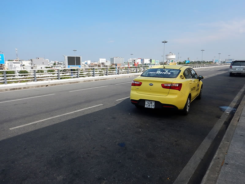 ベトナムの観光地ダナンのタクシーは、Wi-Fi がタクシー車内で利用できる