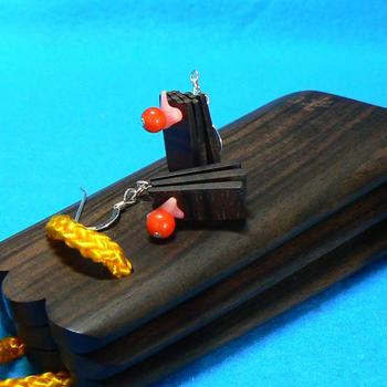 三板のピアス です。そして創立1周年・・・