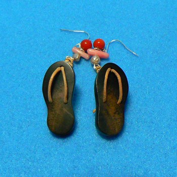 ご依頼の島草履のピアス出来上がりました