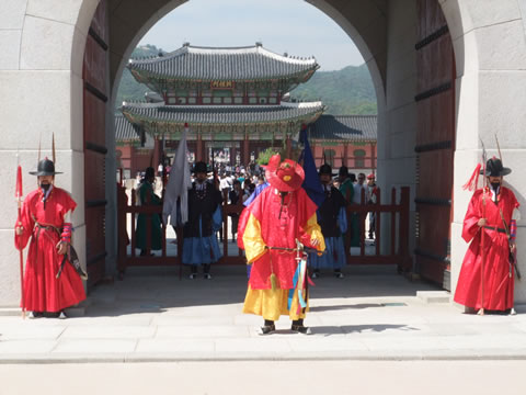 韓国・ソウルの光化門・王宮守門将交代儀式は必見