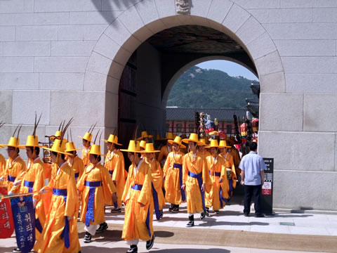 韓国・ソウルの光化門・王宮守門将交代儀式は必見