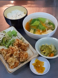 唐揚げと野菜スープの定食 2023/12/05 11:34:05
