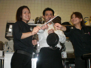ケニーズスタッフブログ！！踊っちゃったよコノ人たち（笑）