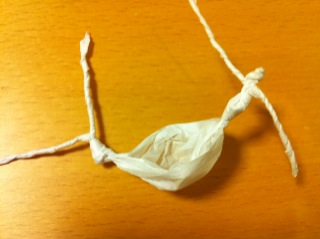 知っ得度高し、紙ナプキンでバレリーナを作る方法（笑）　