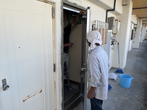 【CSハウジング】名護市 職員住宅 玄関ドア取替工事