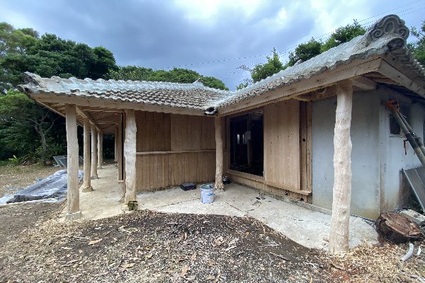 今帰仁村　古民家改修工事　木部特殊洗浄