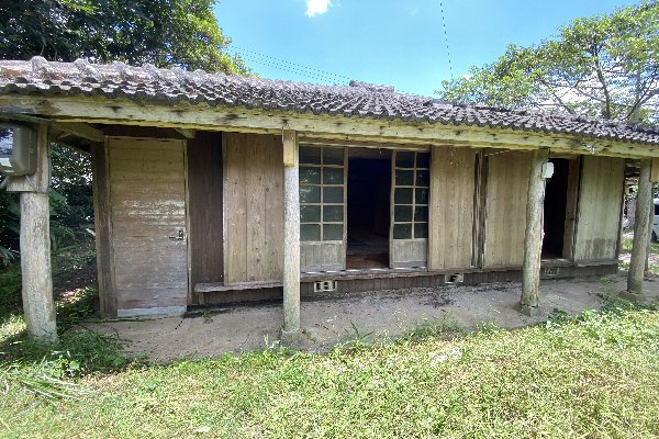 今帰仁村　古民家改修工事　木部特殊洗浄