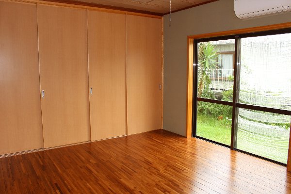名護市宮里　Ｔ様住宅フローリング張及びクローゼット工事