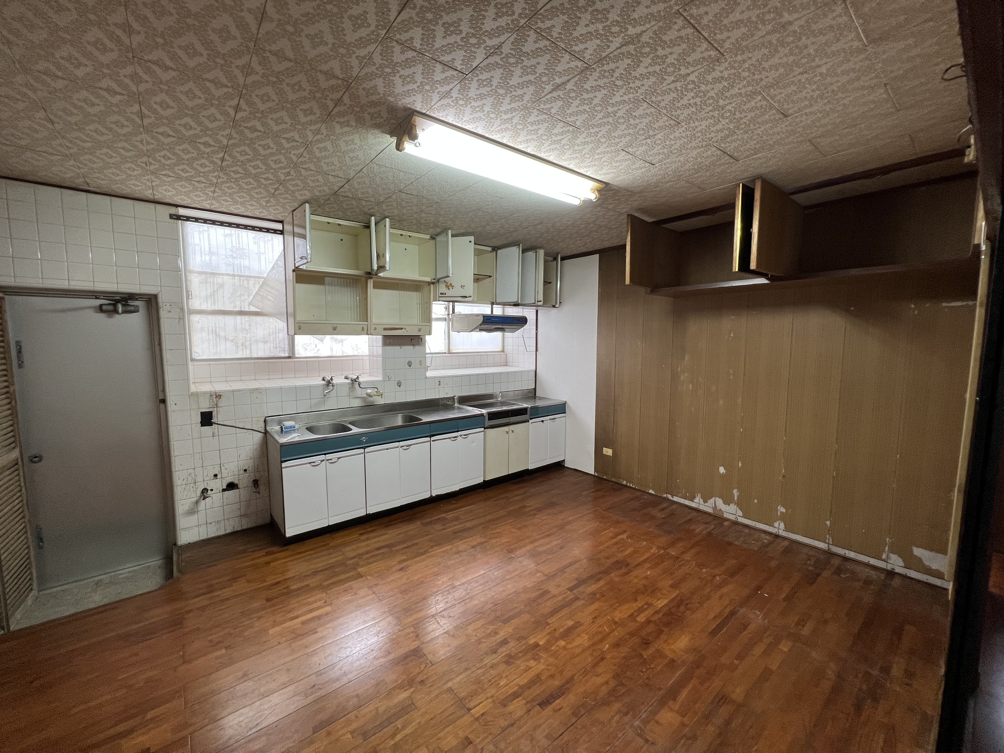 【CSハウジング】名護市屋部　Ｋ様邸　水廻り・玄関ドア修繕工事（完了）