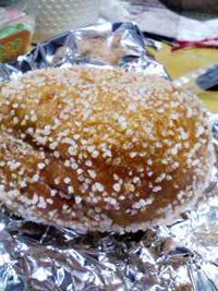 朝ごはん。あの、前島でナニかと話題の揚げパン。 2009/12/03 08:56:55