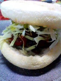 朝ごはん。超熟のハンバーガー。 2009/12/10 09:18:25