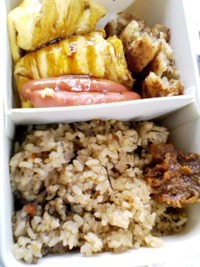 妻ＡＫＮの弁当と昨日のランチ。 2009/12/24 20:09:45
