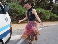 ゴミをおしゃれに着こなす男 2011/03/15 14:28:59