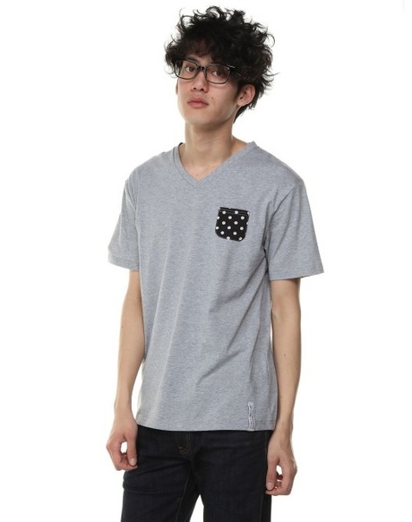 MAGIC NUMBER / Polka Dot Tiny Pocket V-Neck Tee