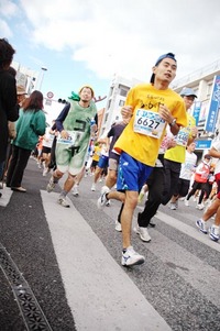 NAHAマラソン08　国際通りの模様