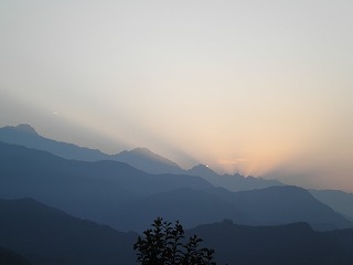 ネパール☆虹の旅⑤　ヒマラヤの朝日２