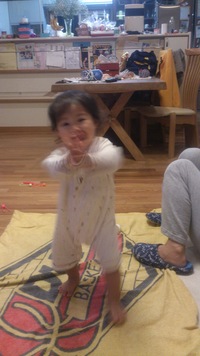 美結、だんだん歩けるように 2013/03/05 22:51:35