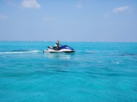 透き通る海