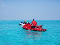 透き通る海