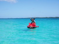 夏の海の色