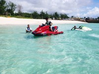 透き通る海