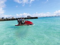 透き通る海