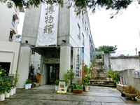 那覇市立壷屋焼物博物館のハイビスカス