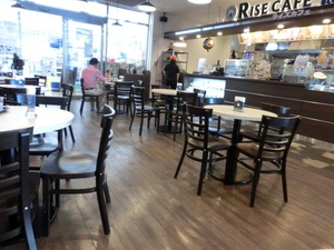 ライズカフェ（メイクマン浦添本店内）