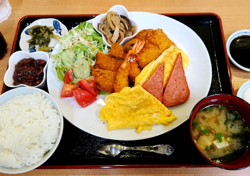 大衆食堂 下町小（那覇市壺屋・太平通り）