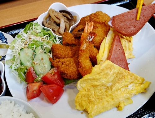 大衆食堂 下町小（那覇市壺屋・太平通り）