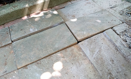 庭のすみっこのブロック敷き 腹ごなしのｄｉｙ 歯いさい Blog