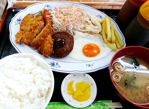 はなみ食堂（宜野湾高校すぐそば）