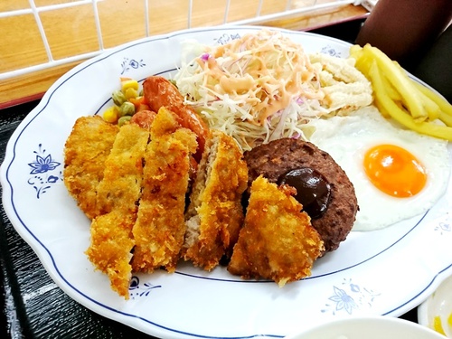 はなみ食堂（宜野湾高校すぐそば）