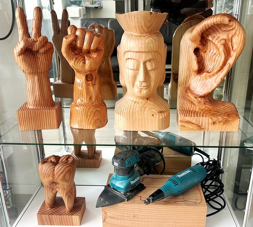 歯いさい!BLOG:待合室のミニミニミュージアム（木彫）
