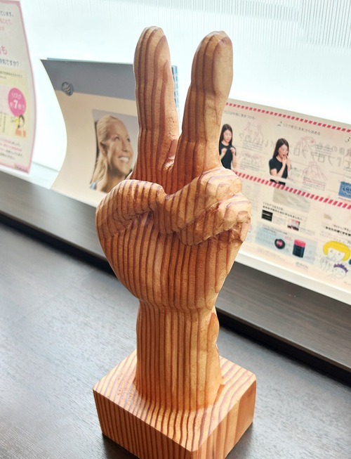 歯いさい!BLOG:待合室のミニミニミュージアム（木彫）