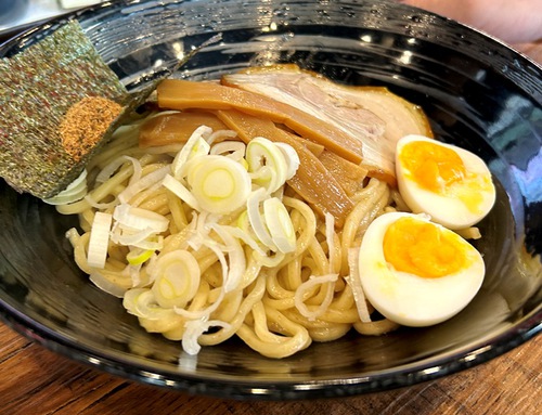 赤道ラーメンの濃厚辛エビみそラーメンなど