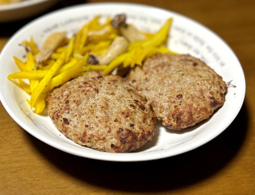 妻が作る朝ごはん　ハンバーグ