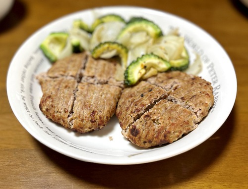 妻が作る朝ごはん　ハンバーグ