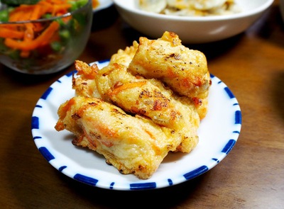 妻が作る朝ごはん（かまぼことチキン）