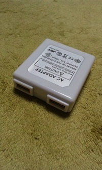 2口USBポートの充電器。 2012/03/19 22:31:11