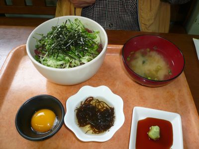 沖縄の味噌汁はドンブリで出てくるよ～