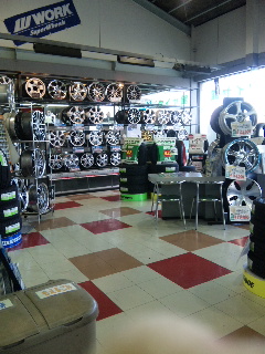 タイヤ館来てます。