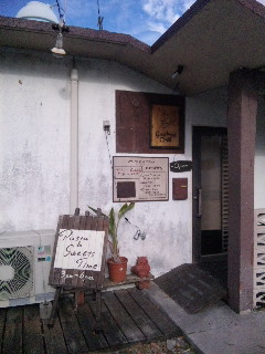 沖縄市胡屋外人住宅のカフェ